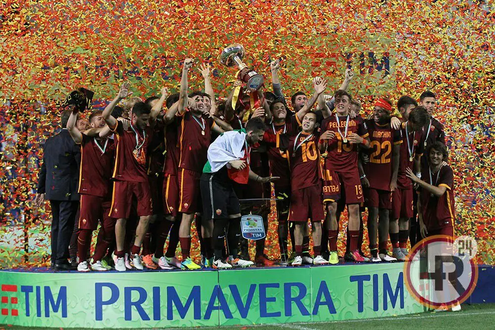 squadra trofeo festa scudetto primavera
