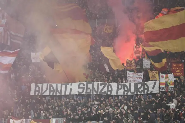striscione avanti senza paura