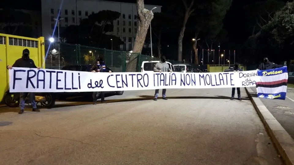 striscione centro italia roma samp