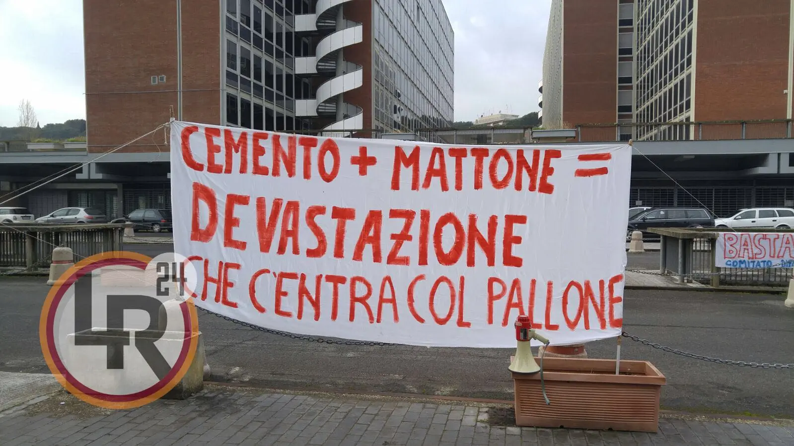 striscione comitato salviamo tor di valle lr24