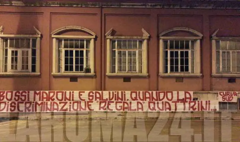 striscione contro lega