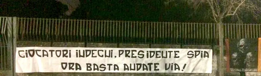 striscione contro pallotta 1