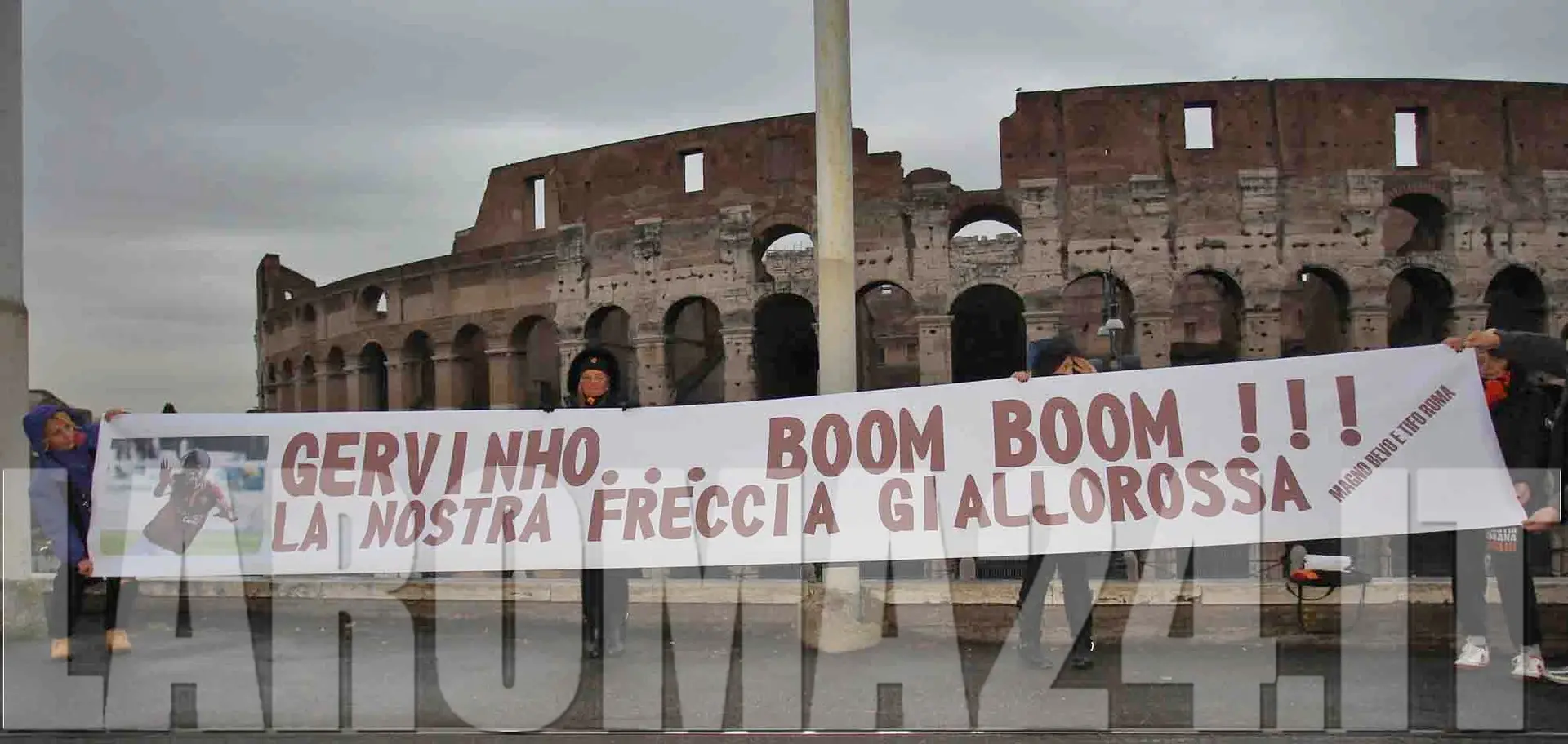 striscione gervinho colosseo