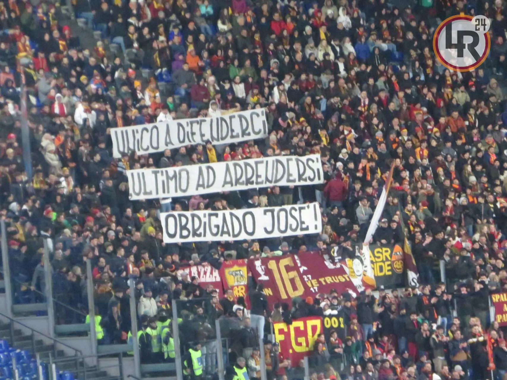 striscione per mou roma verona