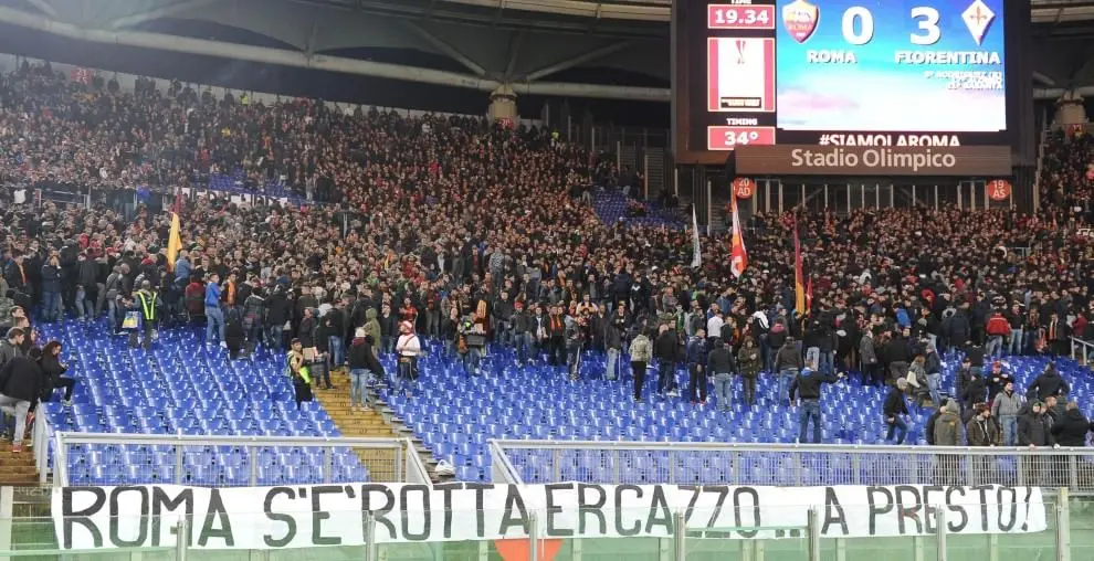 striscione roma s rotta er cazzo
