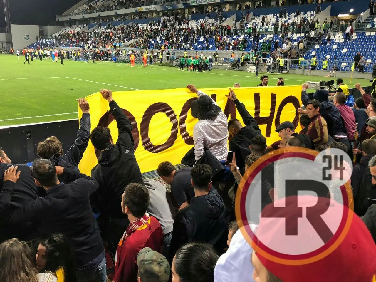 striscione sassuolo roma