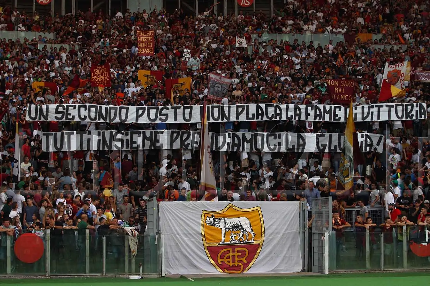 striscione secondo posto presentazione roma fenerbahce 190814 foto gino