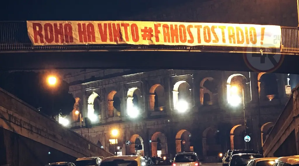 striscione stadio roma