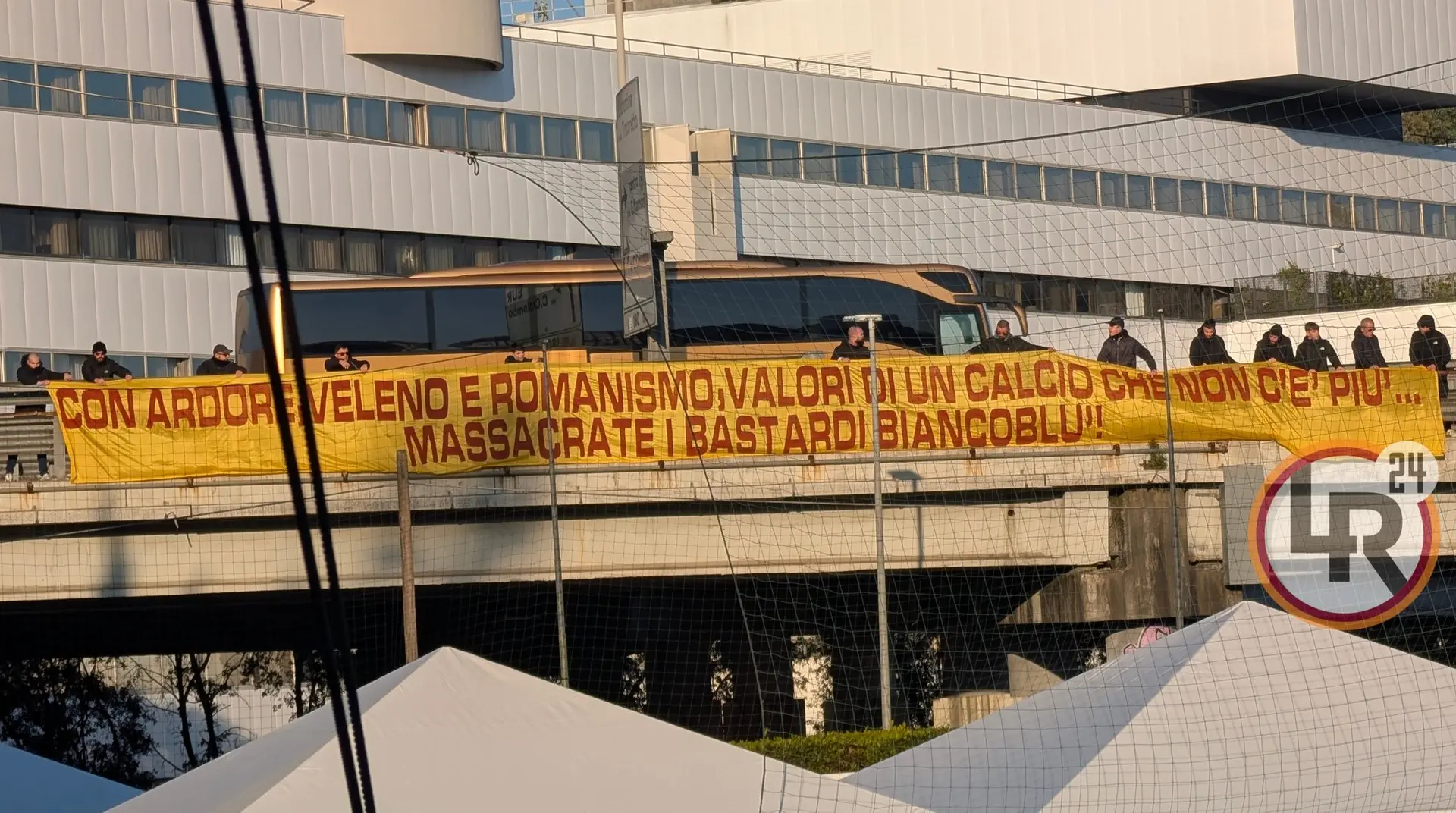 striscione tifosi roma lazio 1