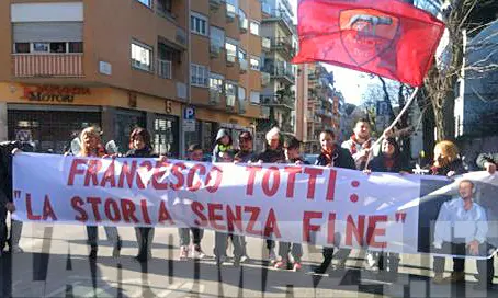 striscione totti storia senza fine