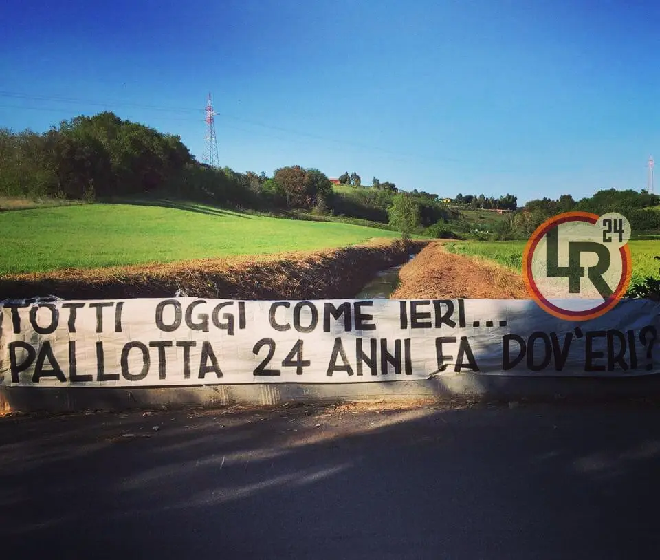 striscione trigoria totti pallotta lr24