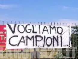 striscione vogliamo campioni trigoria 190613