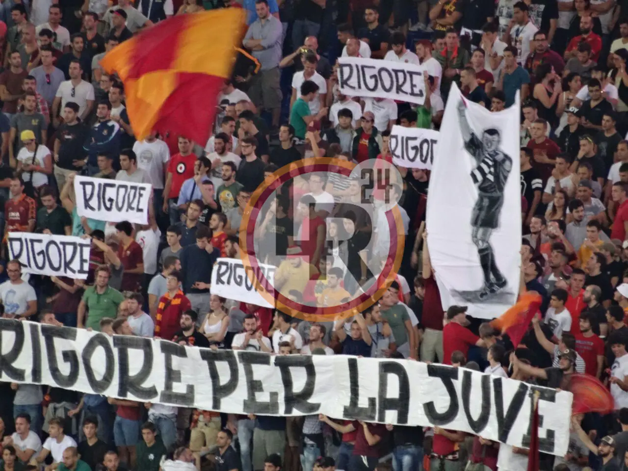 striscioni rigore per la juve