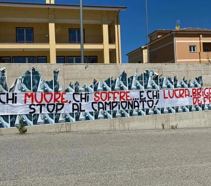 strisicone contro ripresa