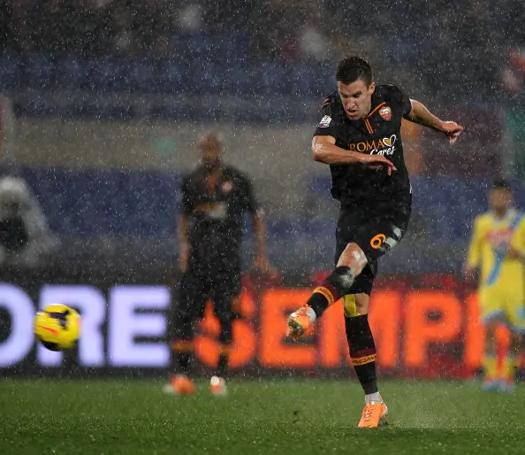 strootman calcia pioggia roma napoli coppa italia