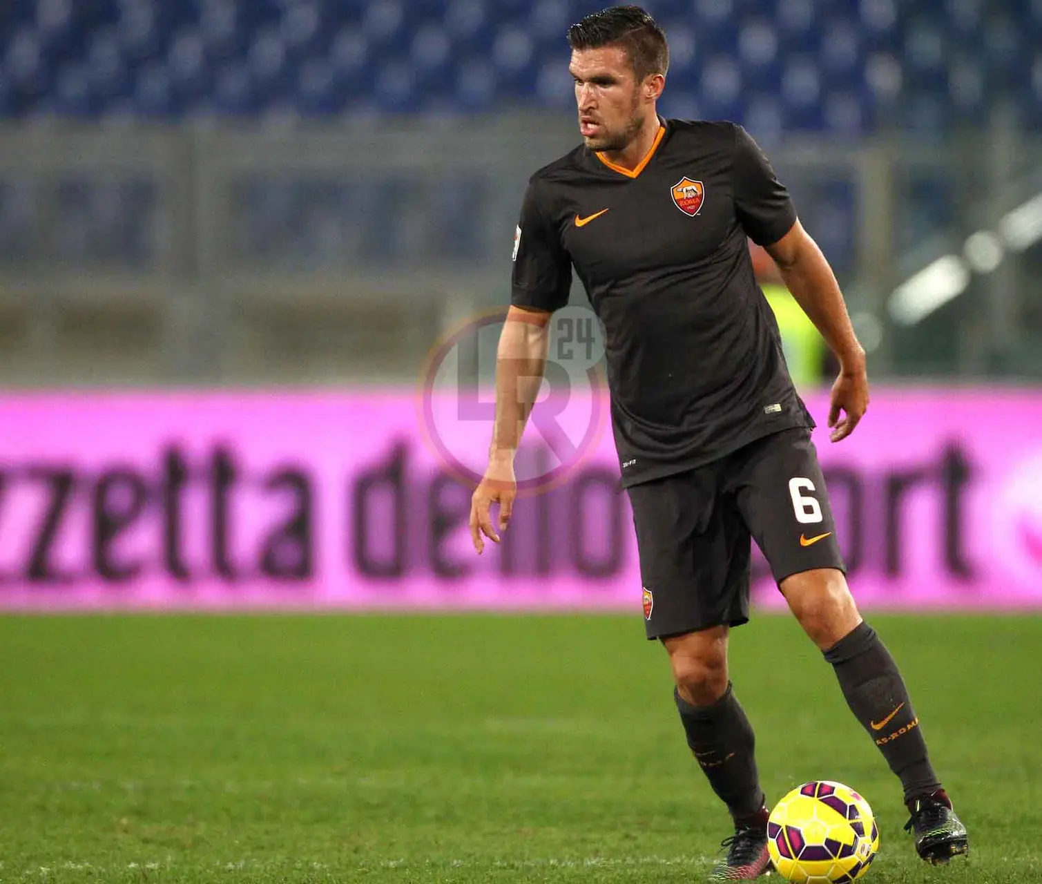 strootman tutta figura nero 091114 mancini