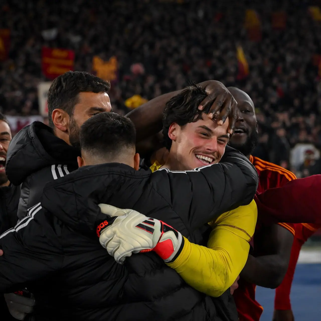 svilar abbraccio roma feyenoord