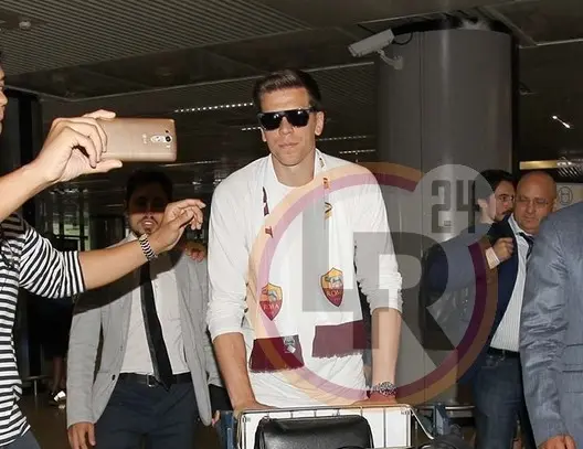 szczesny arrivo a fiumicino gino