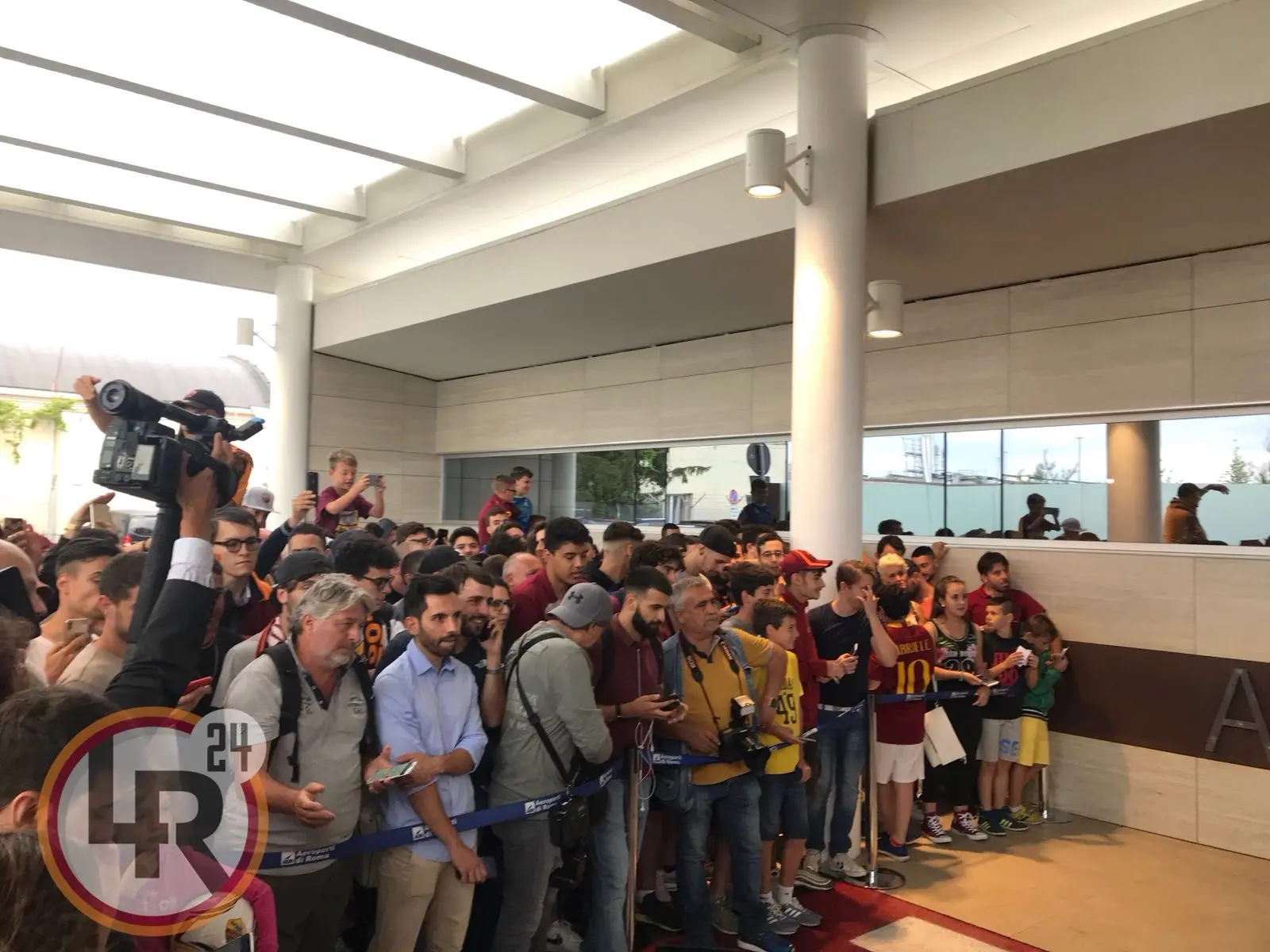 tifosi assiepati pastore
