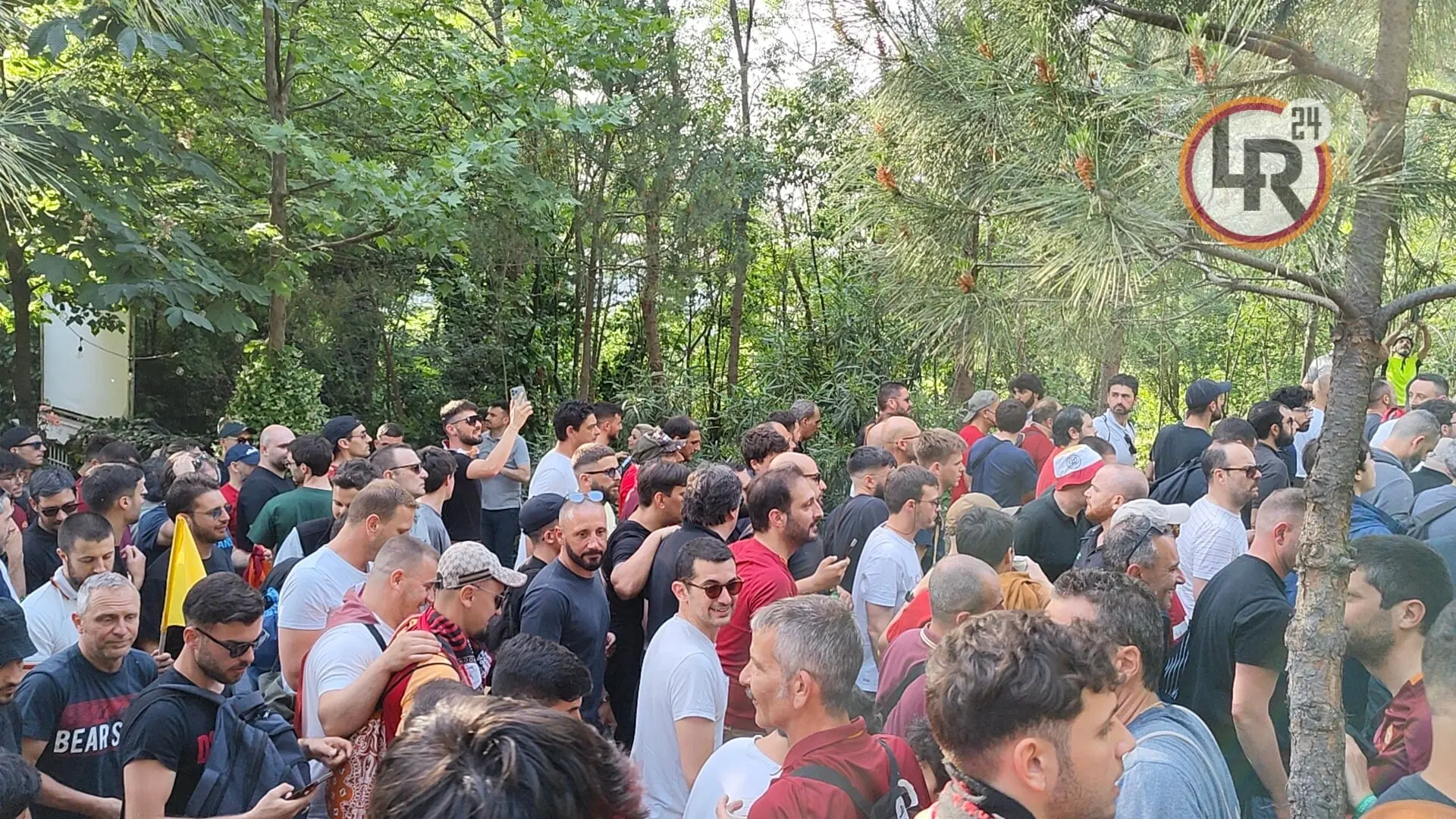 tirana tifosi verso stadio roma