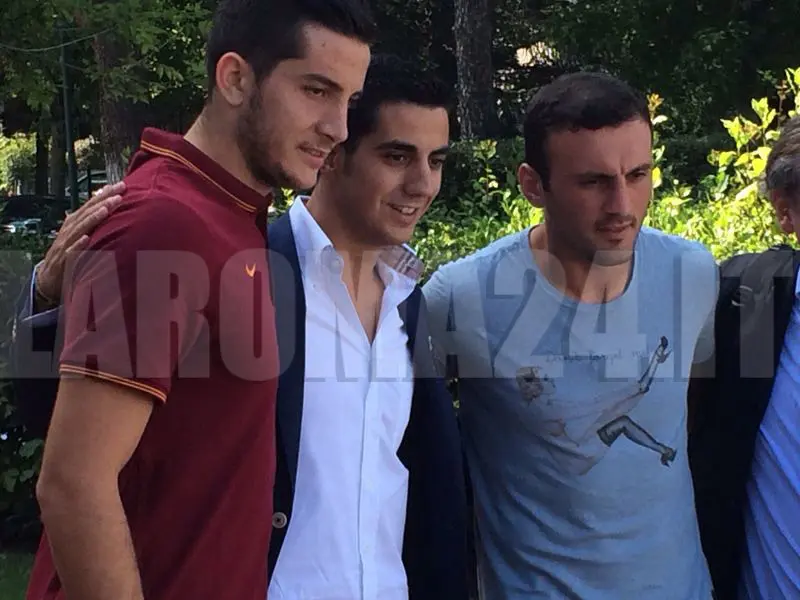torosidis manolas posa esterno trigoria