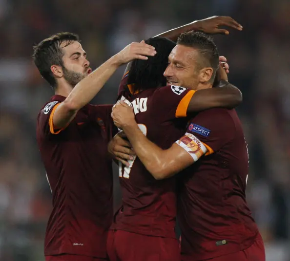 totti abbraccia gervinho roma cska 180914