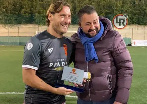 totti calcio a 8 targa