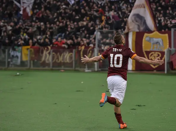 totti corsa sotto sud derby