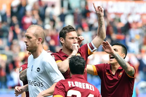 totti esultanza ciuccio roma atalanta 10042015