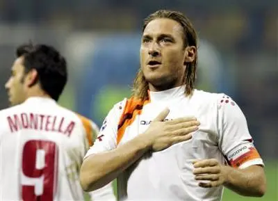 totti inter cucchiaio
