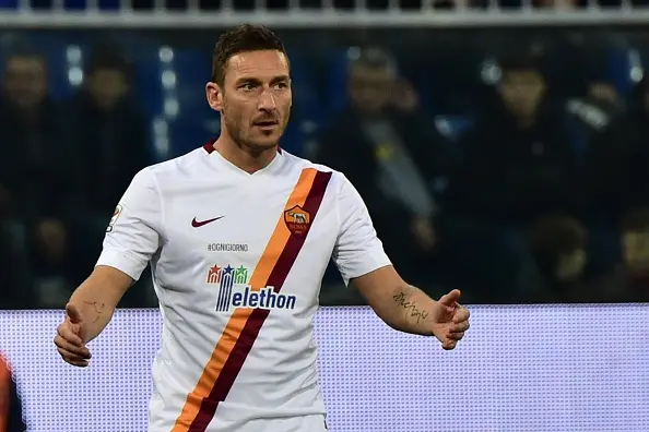 totti mezza figura bianco