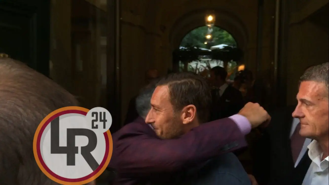 totti pallotta abbraccio 2