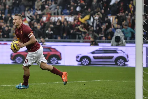 totti prende pallone