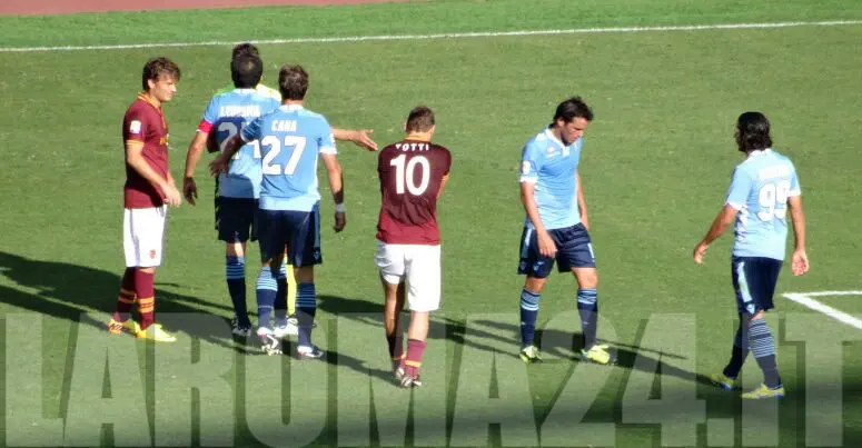 totti rosso a dias proteste derby