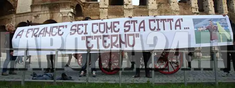 totti striscione colosseo 7 2 14