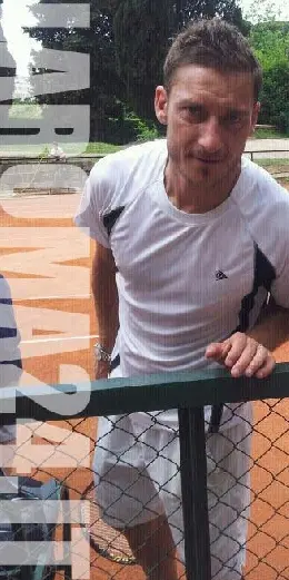 totti tennis 260512 lr24
