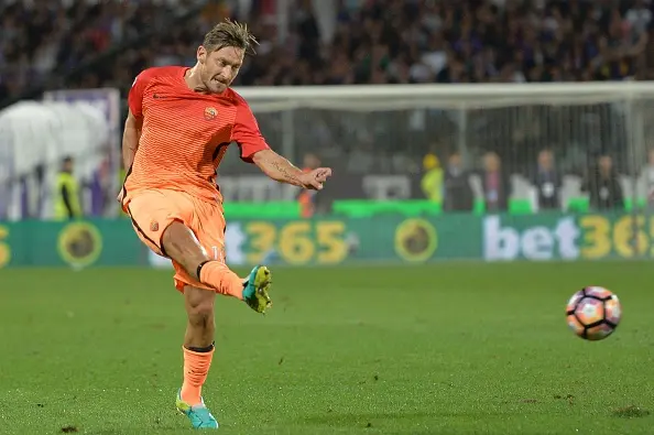 totti tiro arancio