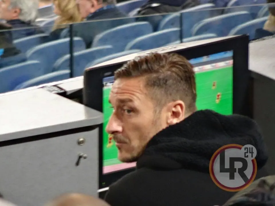 totti tribuna viktoria plzen