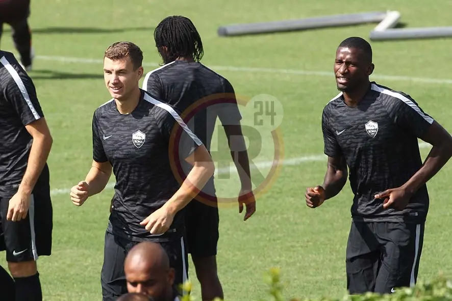 trigoria 15915 allenamento dzeko