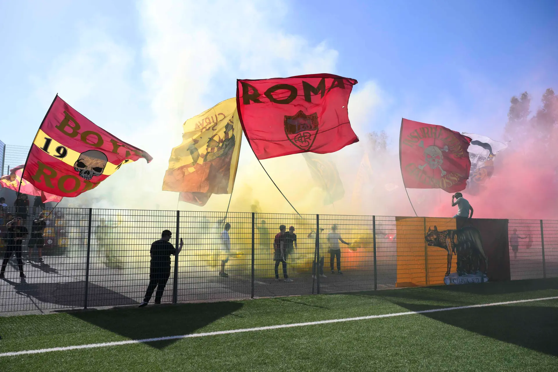 trofeo di bartolomei trigoria bandiere
