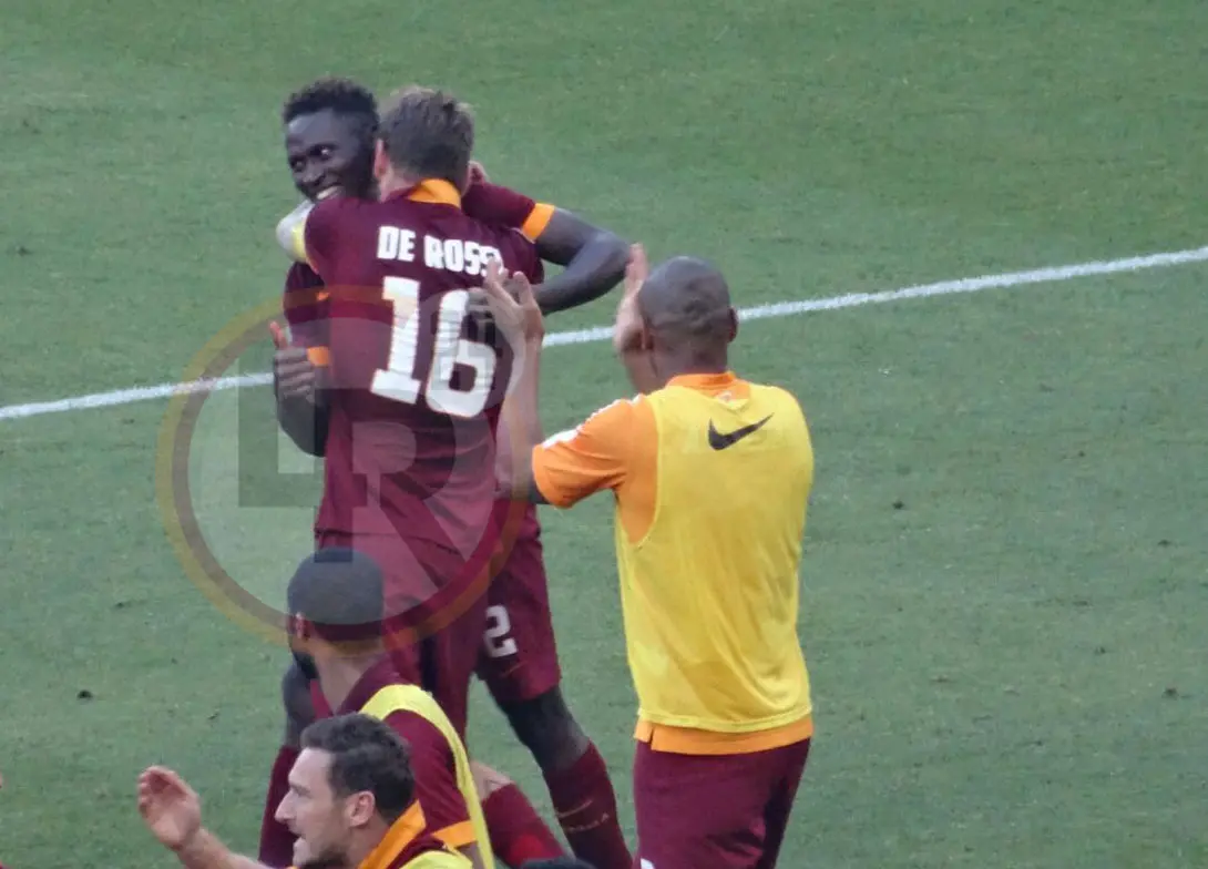 yanga de rossi abbraccio derby1