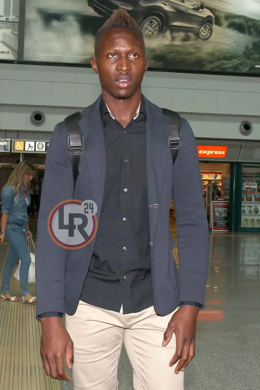 yanga mbiwa tutta figura fiumicino foto gino lr24