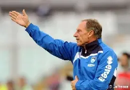 zeman braccio alzato