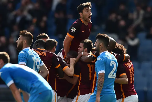zukanovic esulta gruppo roma napoli