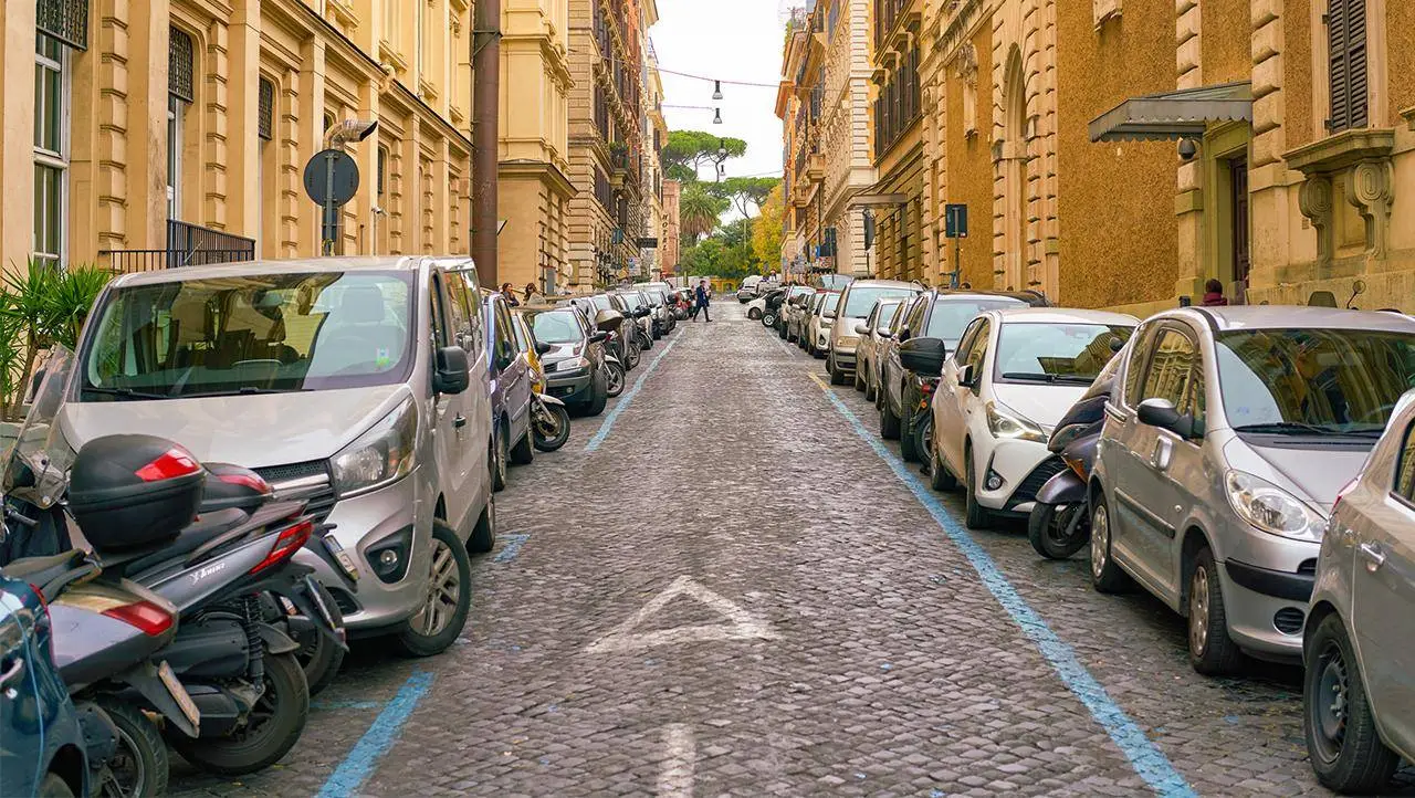 Strisce-blu-di-Roma