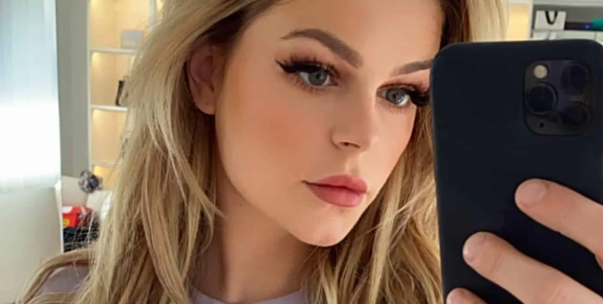 davina michelle blaast omver met throwback foto