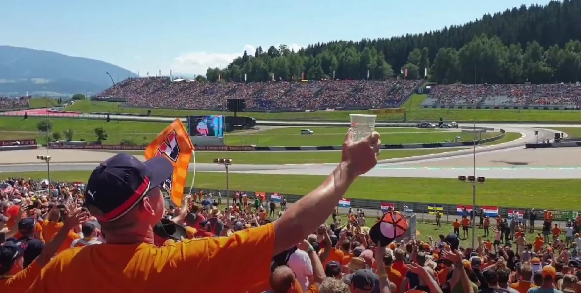 formule1 gp oostenrijk oranje fans reizen max verstappen red bull 1
