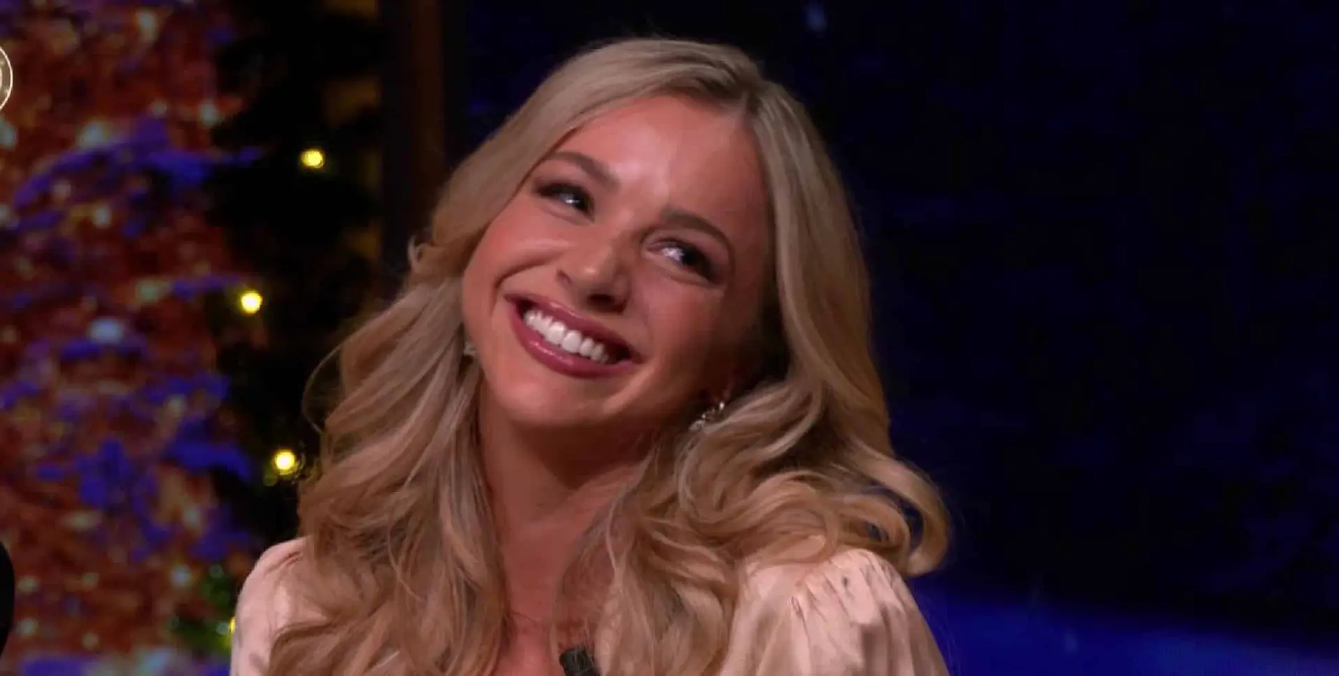 foto emma heesters blinkt ook uit in rol van voetbalvrouw