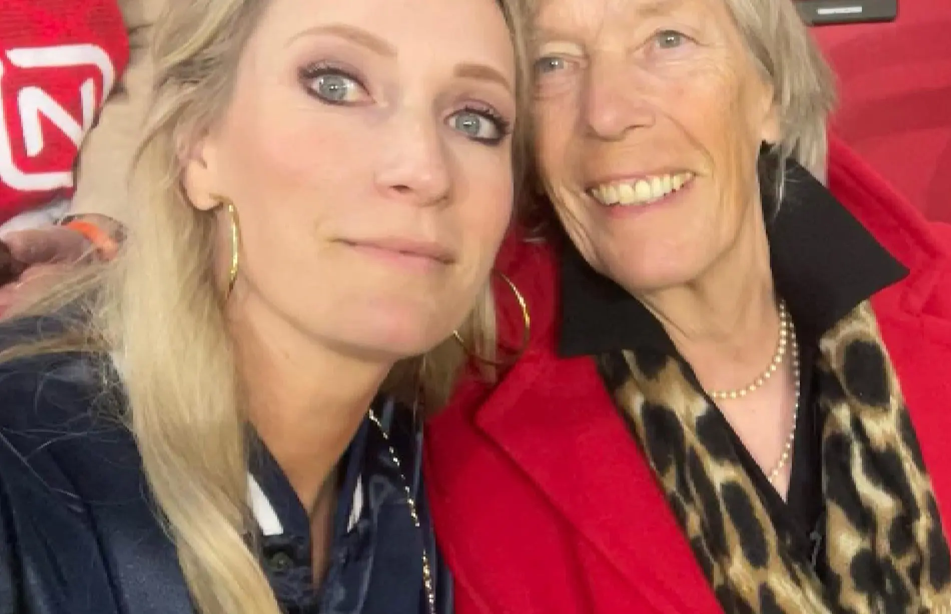 helene hendriks met harige vermomming