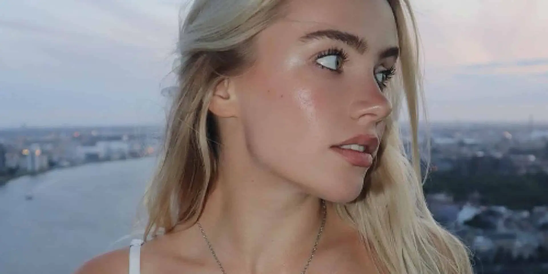 juultje tieleman is helemaal ondersteboven van foto in kort rokje 2